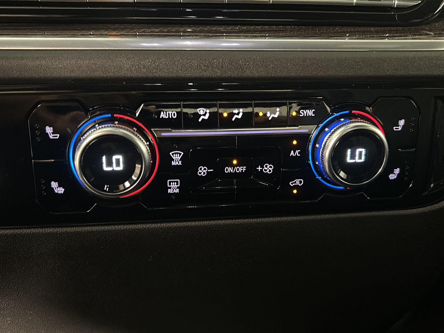Used 2024 Onyx Black GMC Elevation image 20