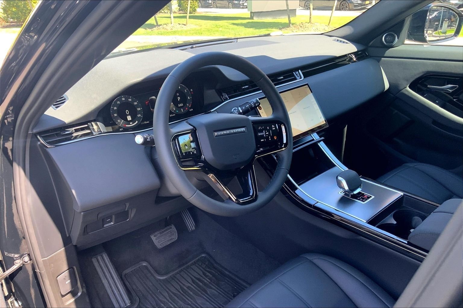 New 2026 Santorini Black Land Rover S image 8