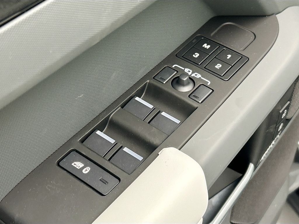 2026 Land Rover Defender X-Dynamic SE - Photo 22