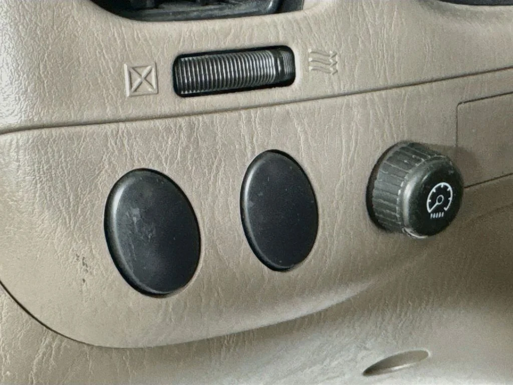 Used 2006 Beige Toyota SR5 image 10
