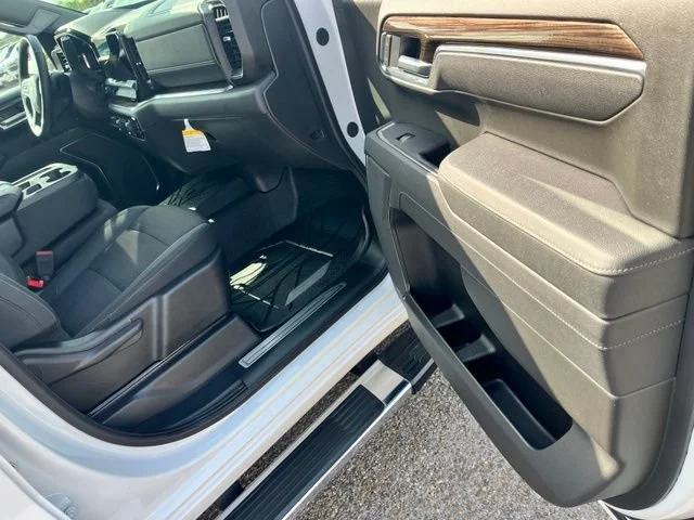 Used 2025 Summit White Chevrolet LT image 20