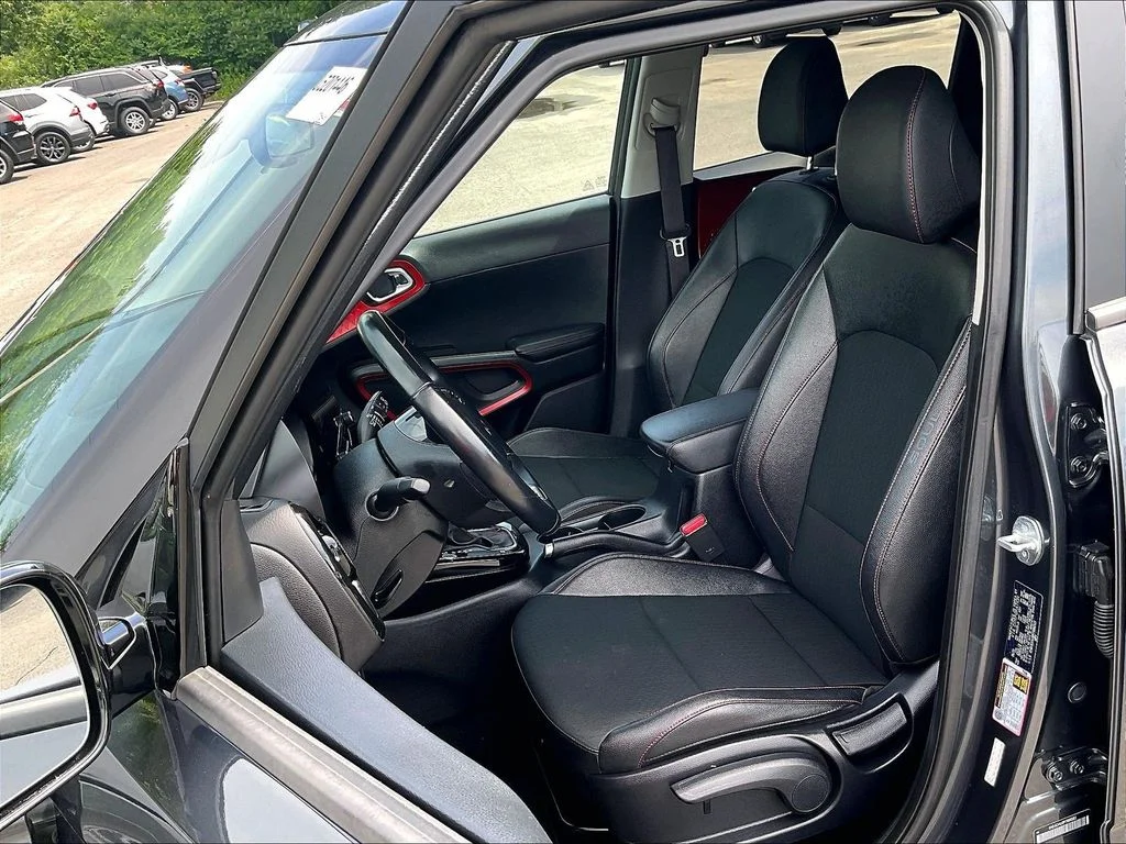 Used 2023 Gravity Gray Kia GT-Line image 10