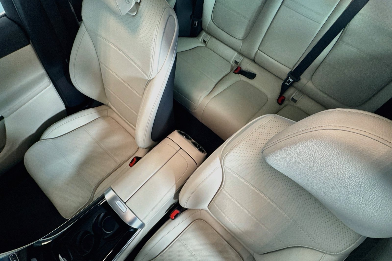 New 2027 Polar White Mercedes-Benz GLC 350e image 19