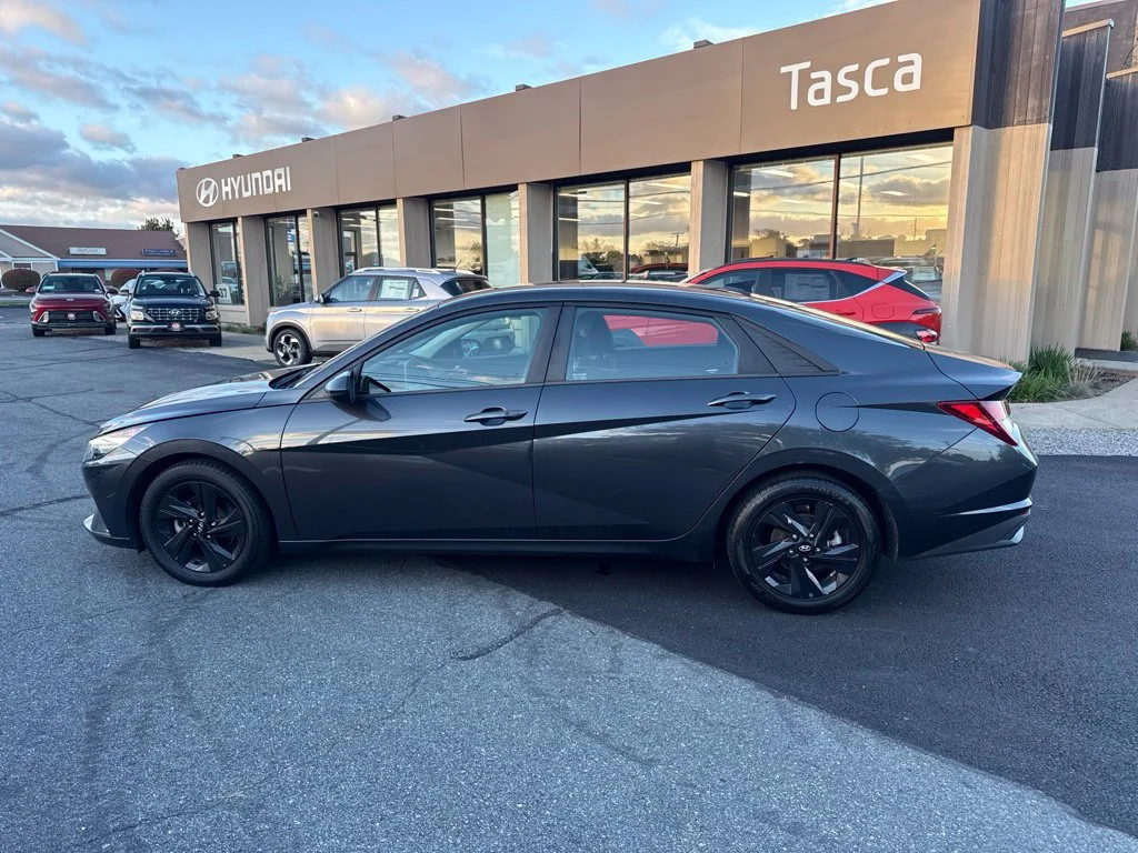 Used 2022 Gray Hyundai SEL image 8