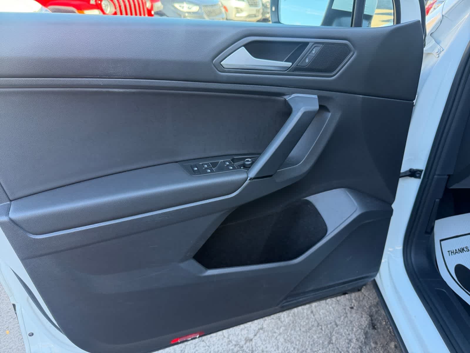 Used 2019 Pure White Volkswagen SE image 14