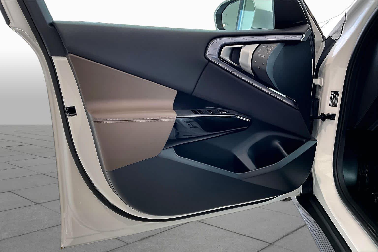 New 2026 Mineral White Metallic BMW 30 xDrive image 10