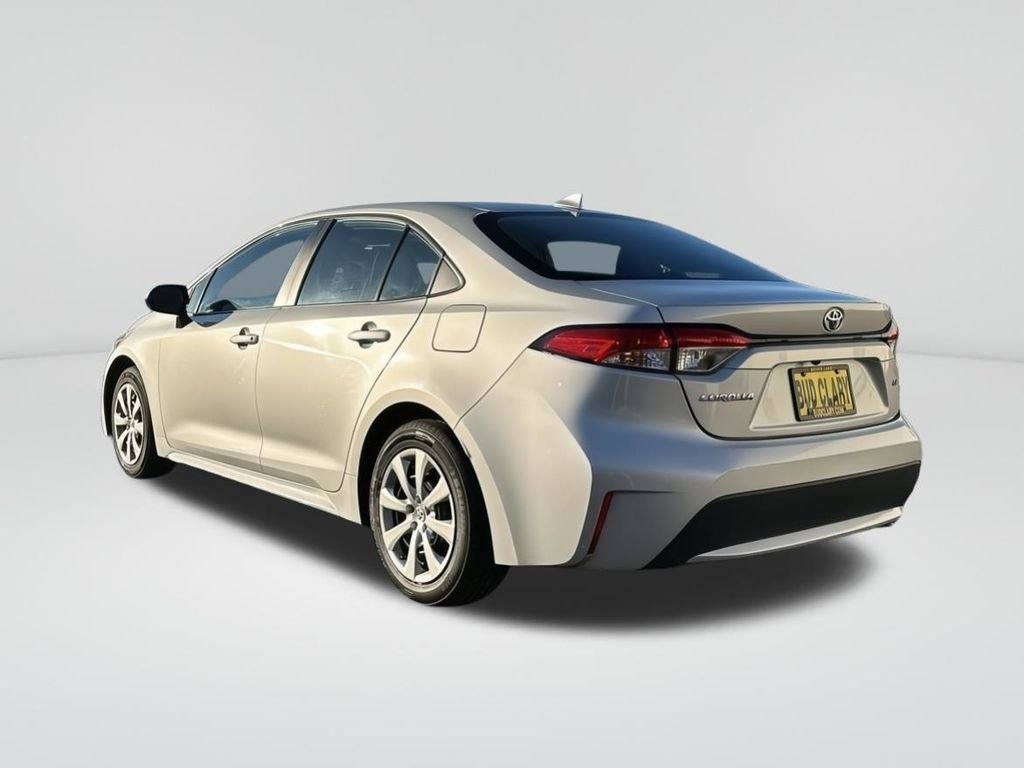 2022 Toyota Corolla LE photo 3