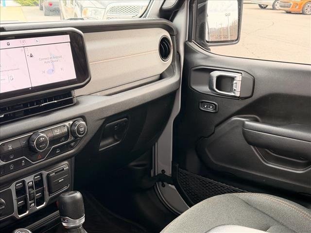 Used 2024 Silver Zynith Clearcoat Jeep Sport S image 10