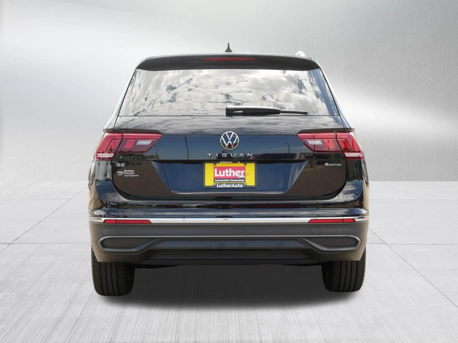 Used 2022 Deep Black Pearl Volkswagen SE image 6