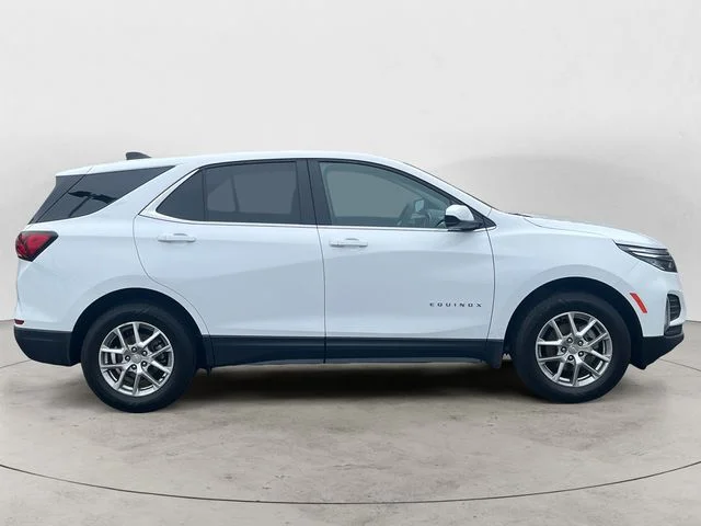 Used 2024 Summit White Chevrolet LT image 6