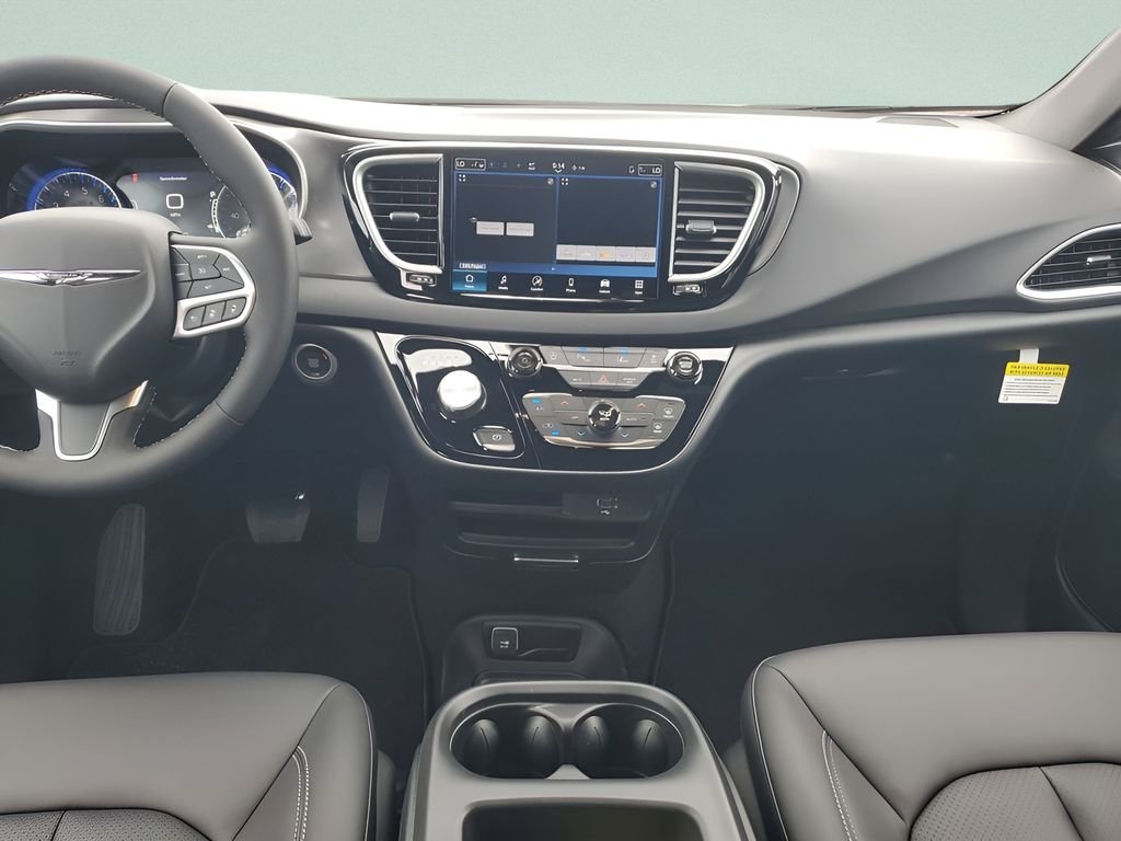 2026 Chrysler Voyager LX - Photo 10