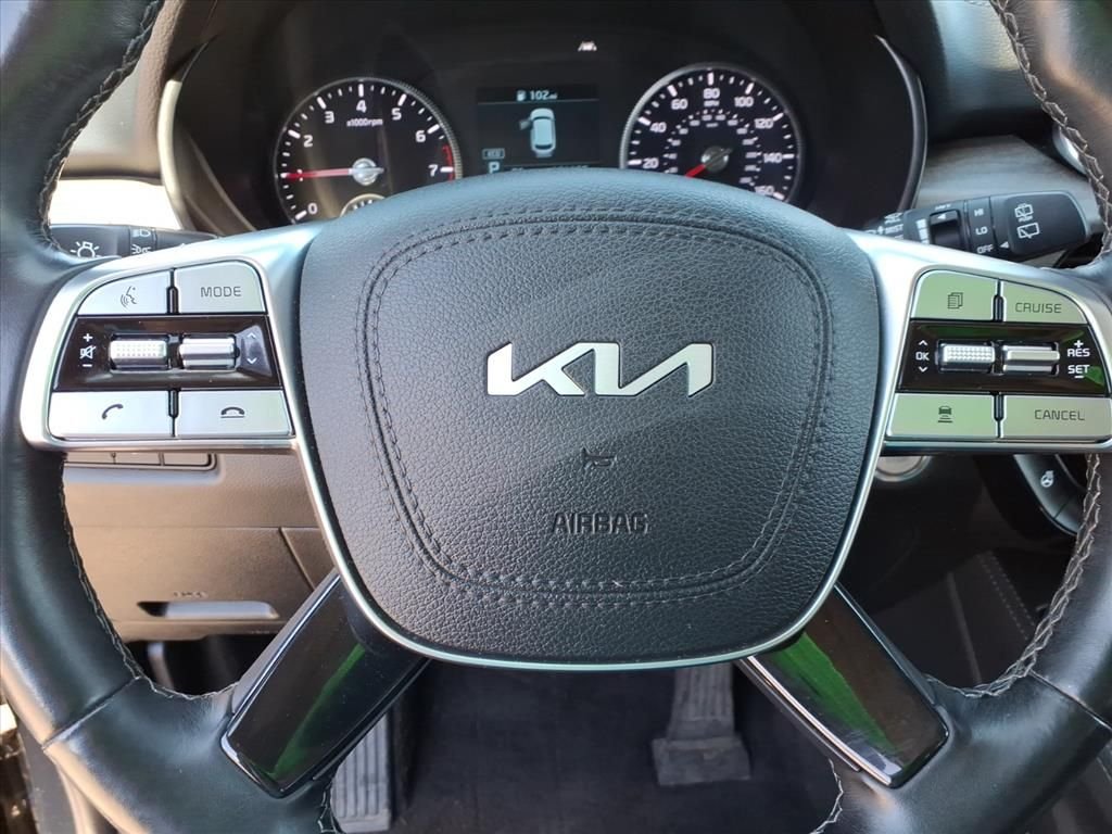Used 2022 Ebony Black Kia EX image 17