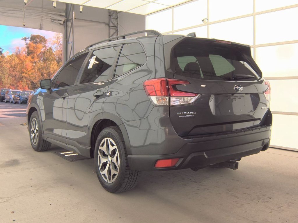 2021 Subaru Forester Premium photo 2