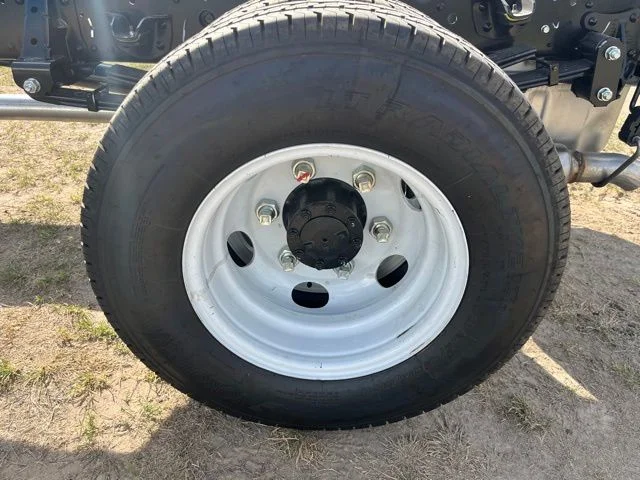 New 2024  Isuzu 150" WHEELBASE image 15