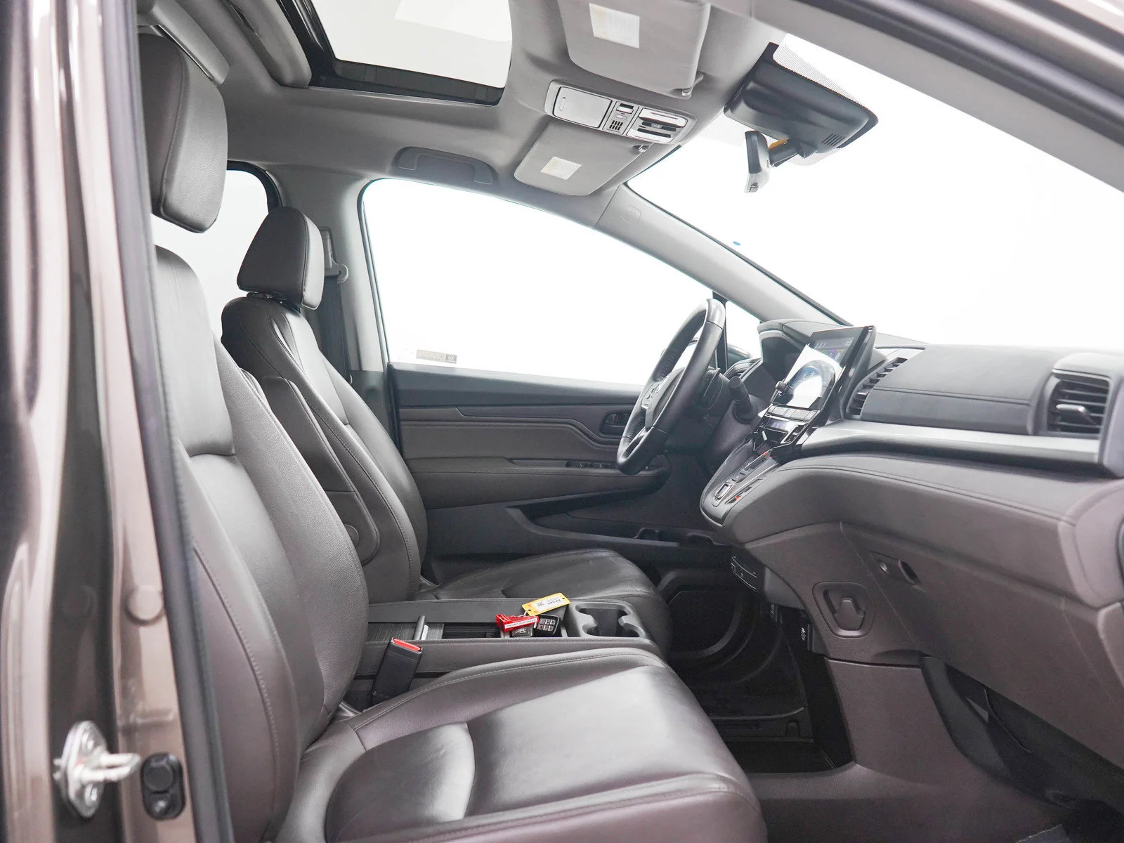 Used 2018 Pacific Pewter Metallic Honda Touring Auto image 14