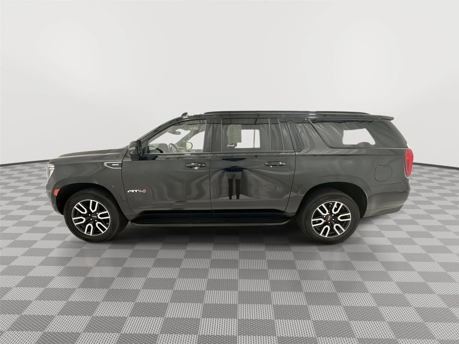 Used 2021 GMC Yukon XL AT4 with VIN 1GKS2HKDXMR453954 for sale in Alexandria, Minnesota