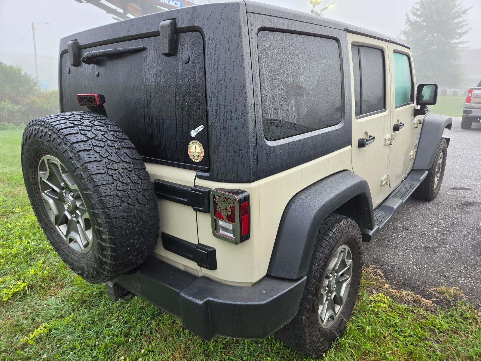 Used 2017 Tan Jeep Sport image 6