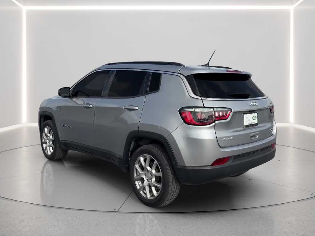 Used 2022 Billet Silver Metallic Jeep Latitude Lux image 7