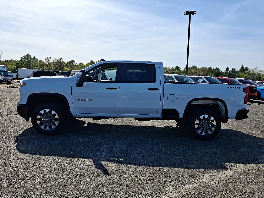 Used 2024 White Chevrolet Custom image 7