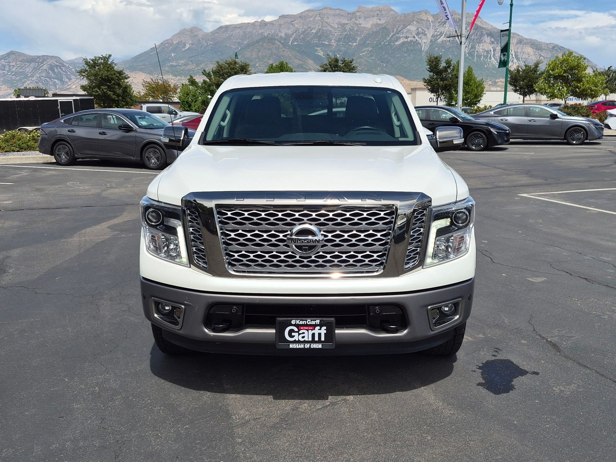 Used 2018 Pearl White Nissan Platinum Reserve image 9