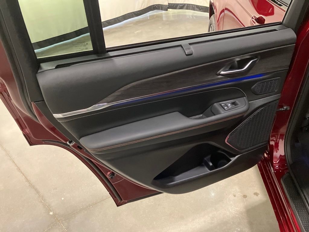 2025 Jeep Grand Cherokee L Overland - Photo 12