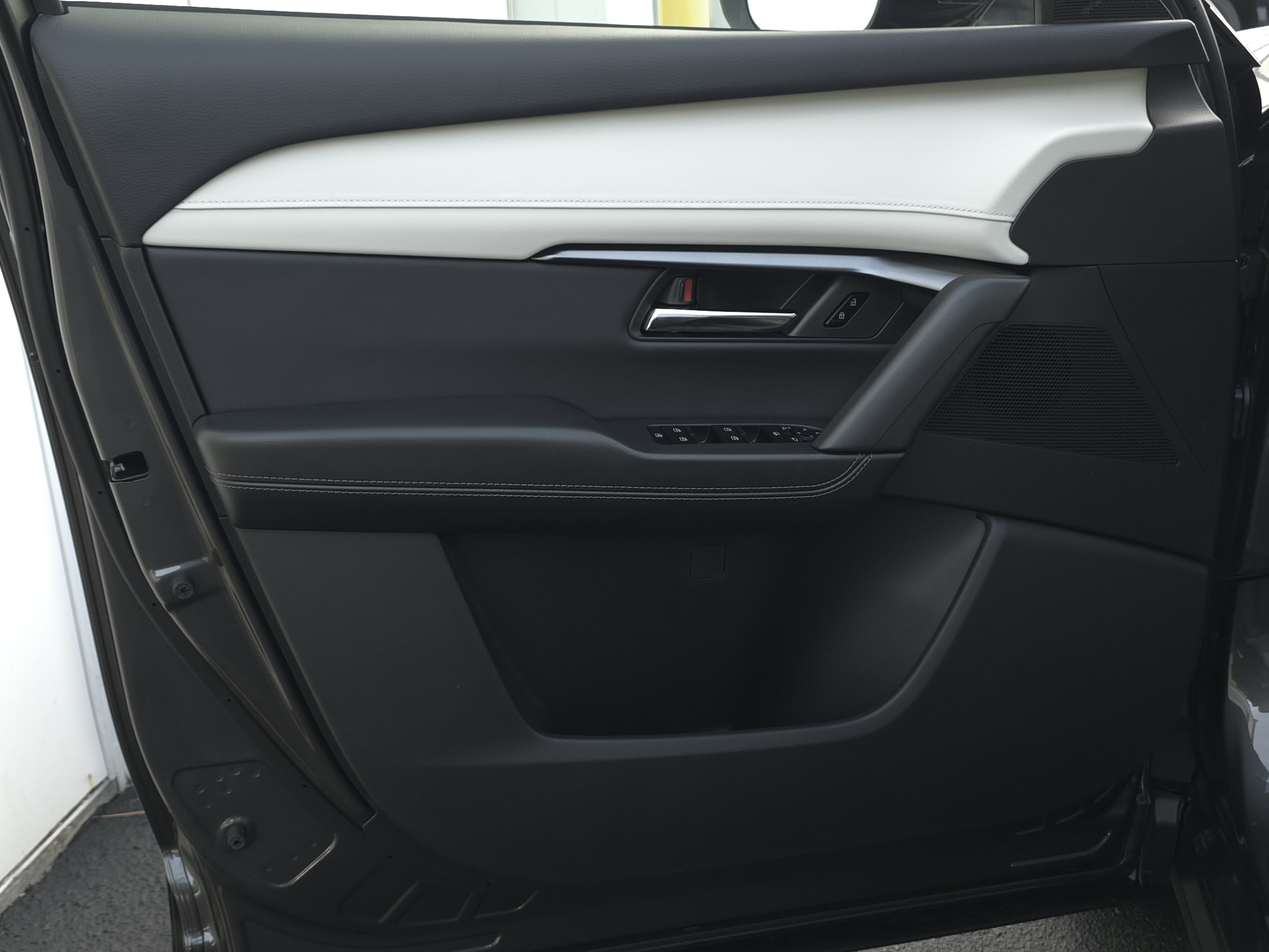 New 2026 Machine Gray Metallic Mazda 2.5 S Select AWD image 27