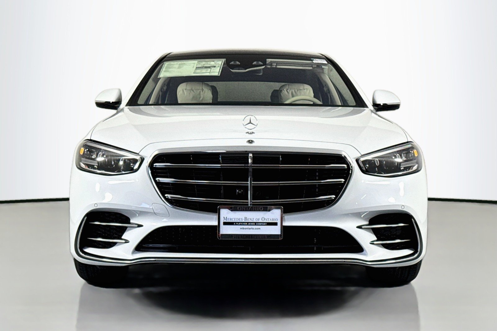 New 2026 MANUFAKTUR Moonlight White Metal Mercedes-Benz S 580e 4MATIC® Sedan image 2