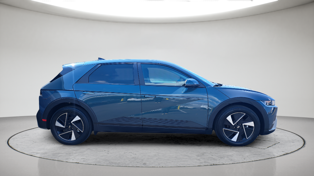 New 2026 Green Hyundai SE image 2