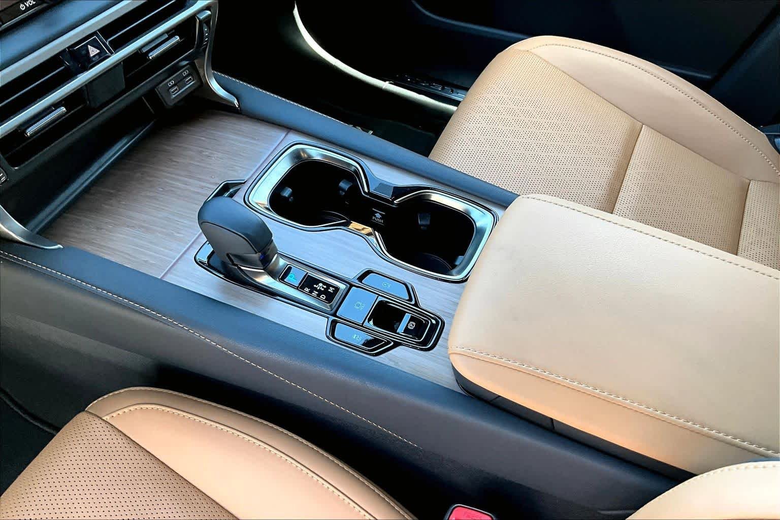 Used 2025 Iridium Lexus  image 17