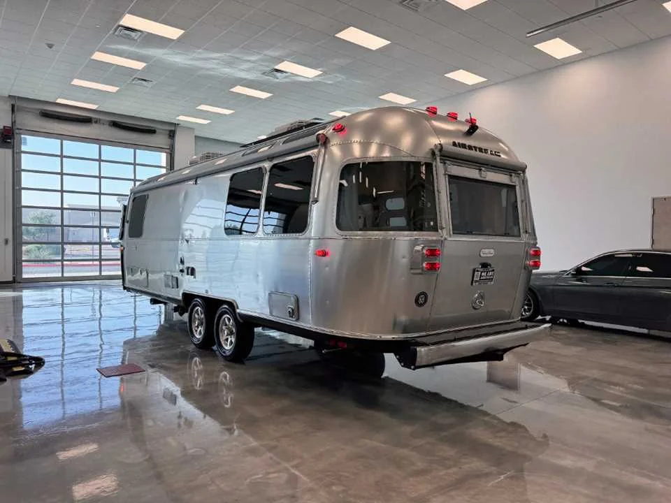 Used 2025 SILVER AIRSTREAM  image 3