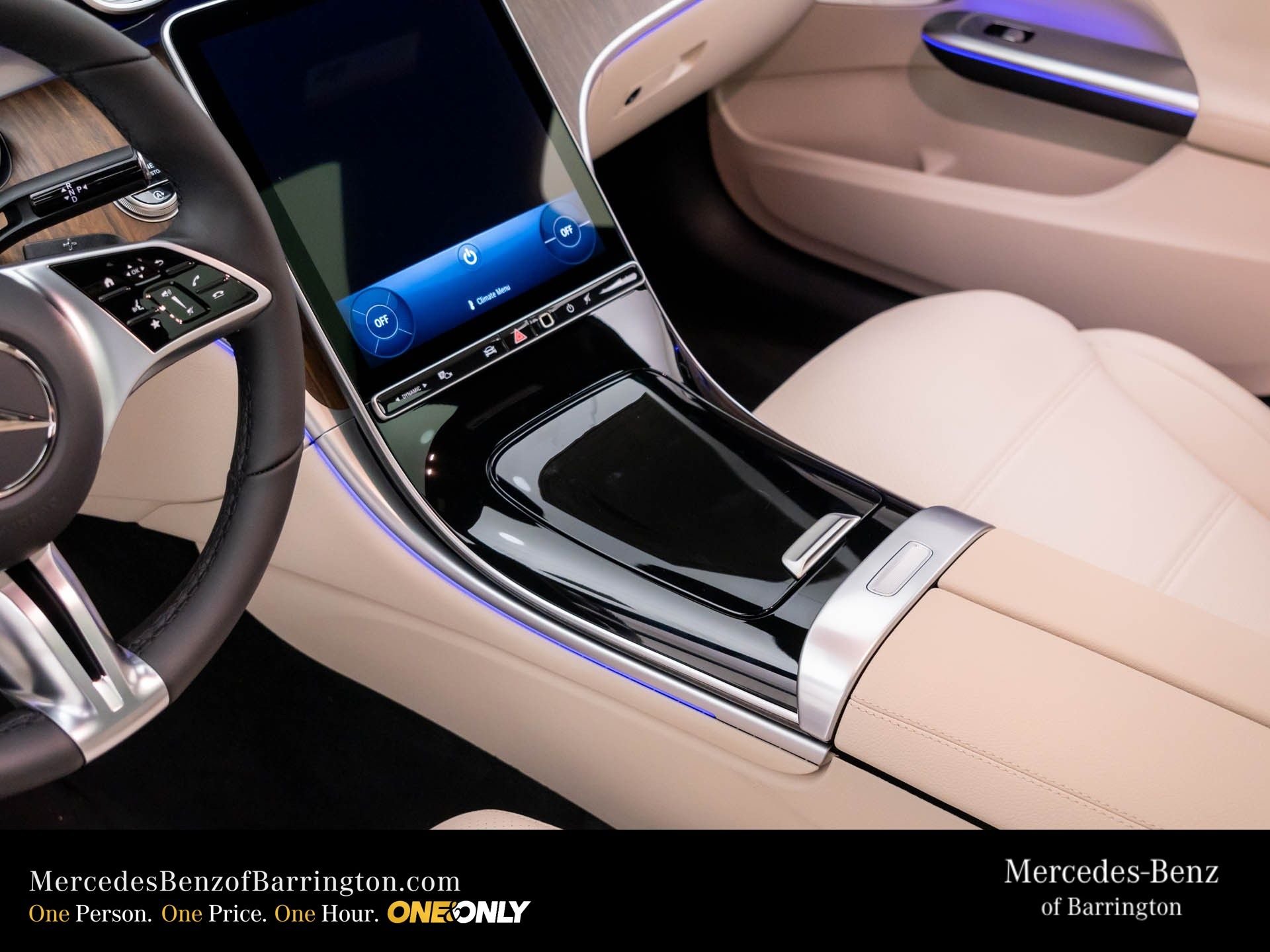 New 2026 MANUFAKTUR Moonlight White Metallic Mercedes-Benz C 300 image 13