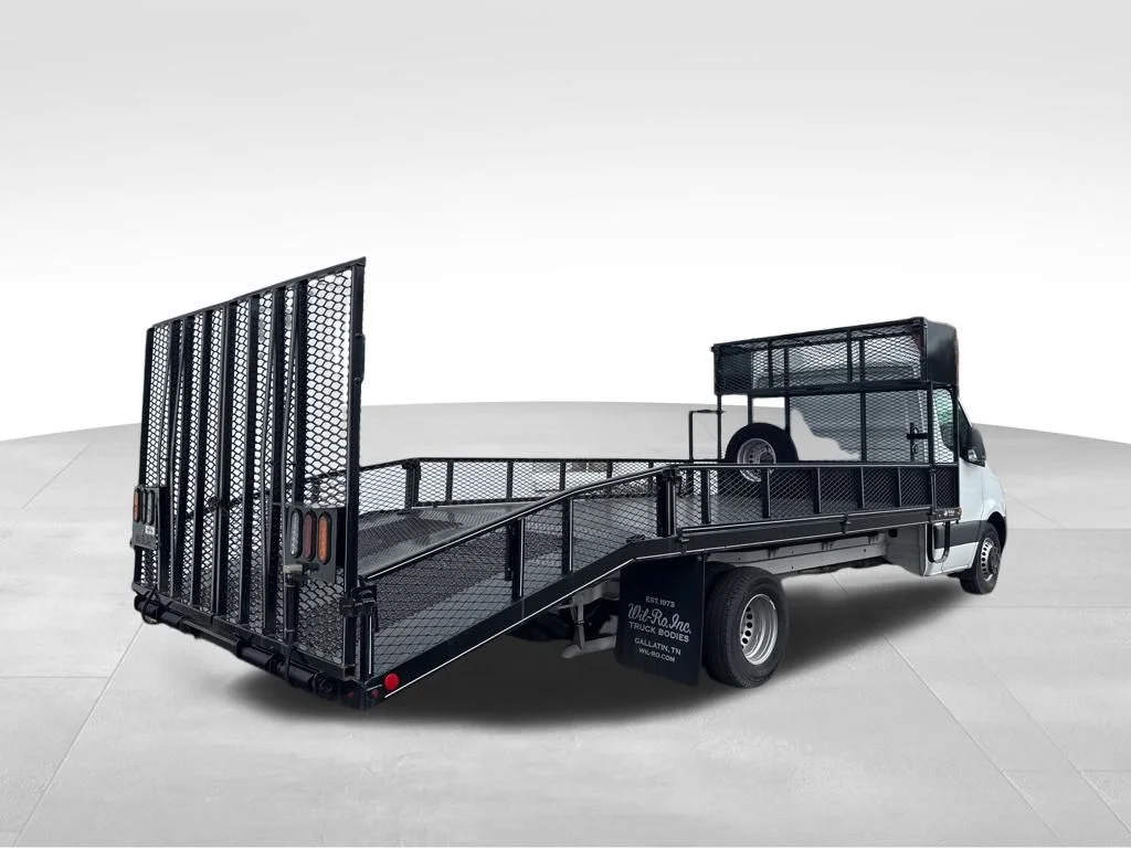 Used 2023 White Mercedes-Benz Standard Roof image 10