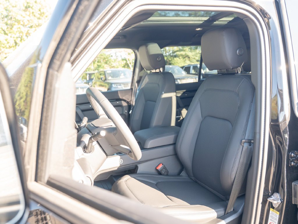 New 2026 Santorini Black Land Rover S image 19