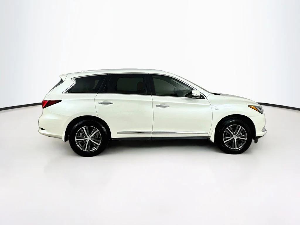 Used 2019 Majestic White INFINITI LUXE image 9