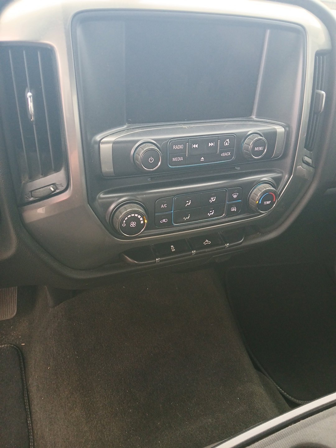Used 2018 Silver Ice Metallic Chevrolet LT image 8