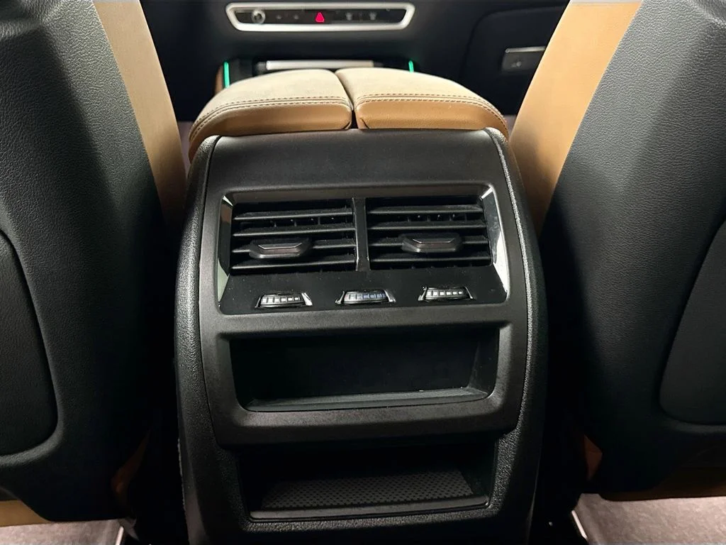 Used 2024 Green BMW M60i image 25
