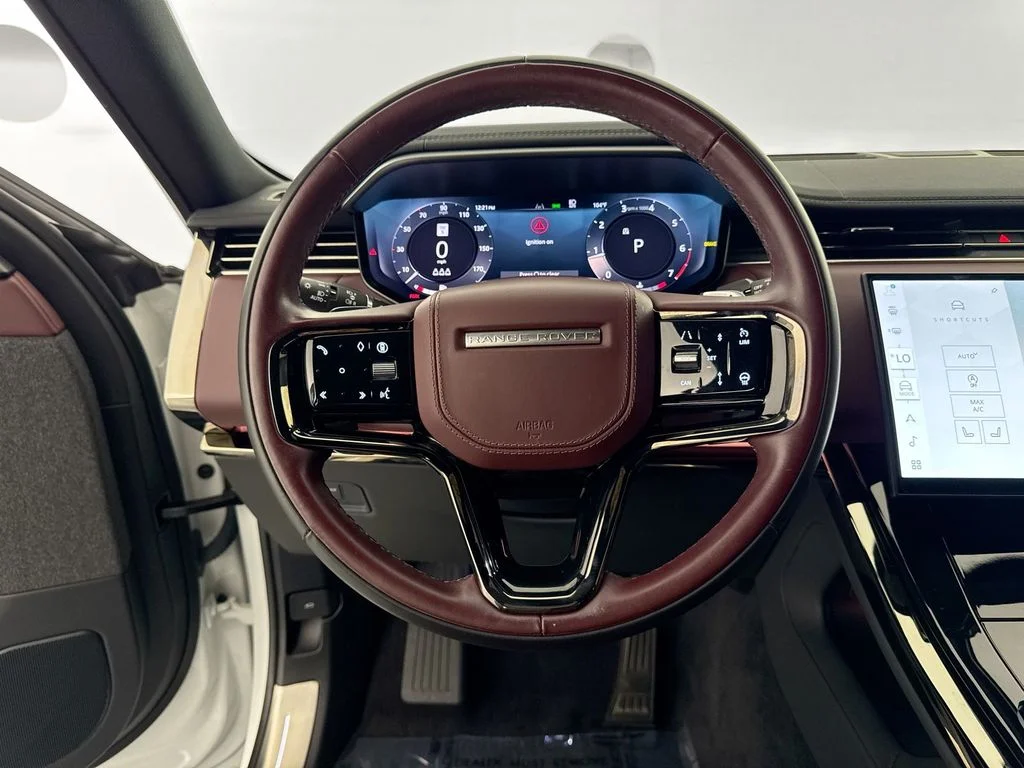 Used 2025 White Land Rover Dynamic SE image 23