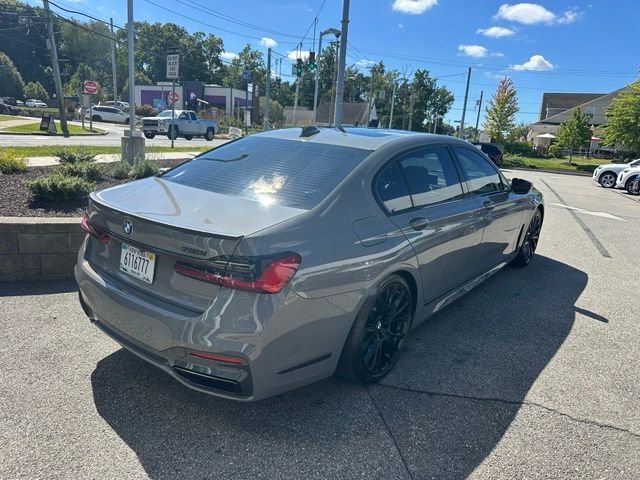 Used 2022 Gray BMW 750i xDrive image 3