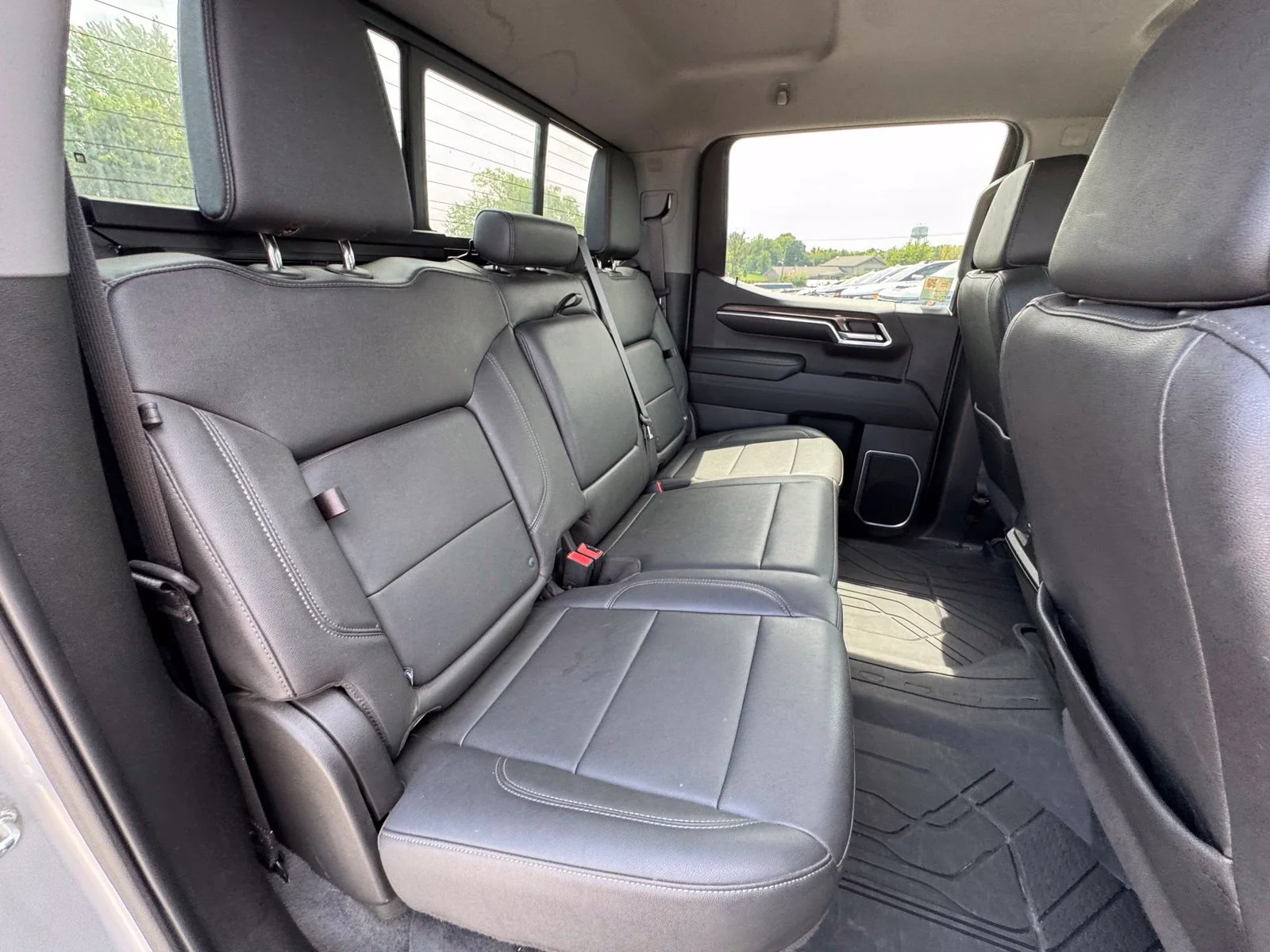Used 2022 SILVER ICE METALLIC Chevrolet RST image 30