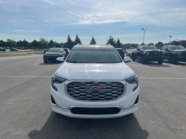 Used 2018 White GMC Denali image 2