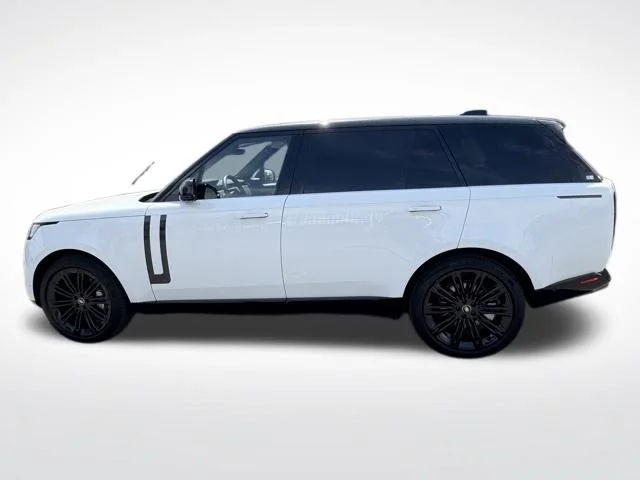 Used 2025 White Land Rover SE image 5