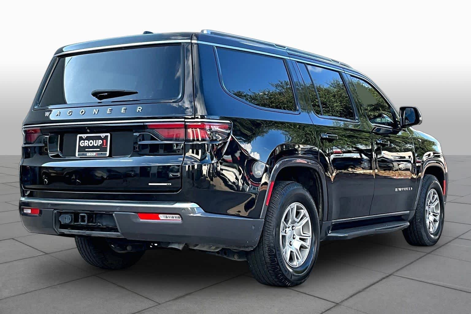 Used 2022 Diamond Black Crystal Pearlcoat Jeep Series I image 12