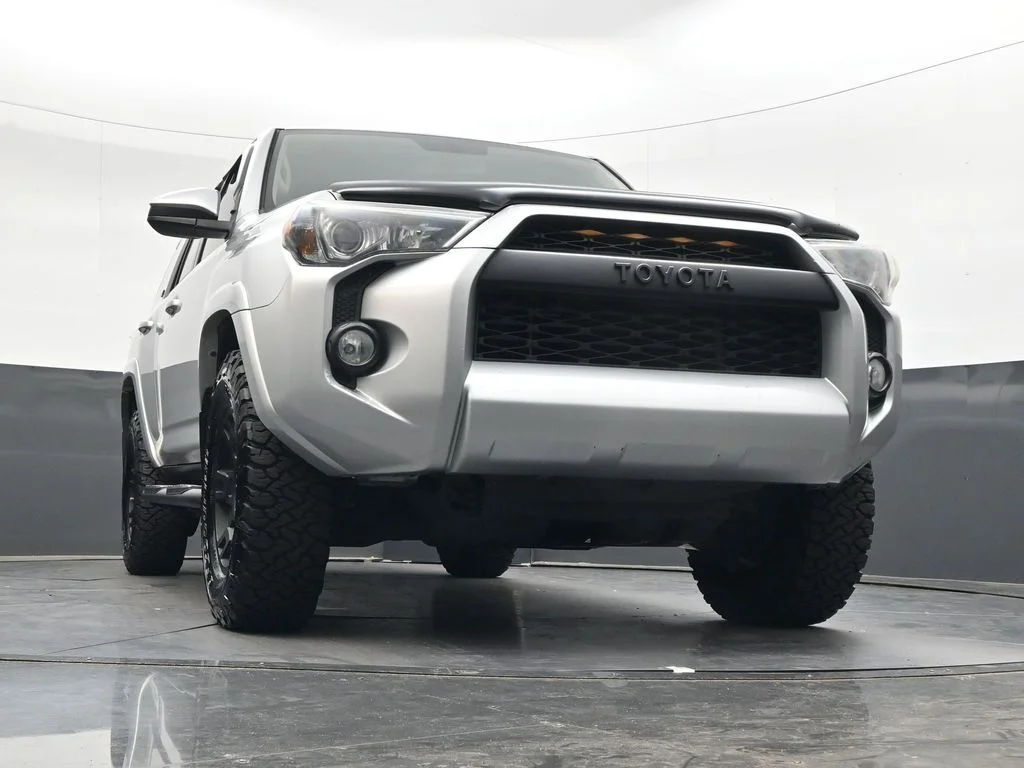 Used 2017 Classic Silver Metallic Toyota SR5 image 26