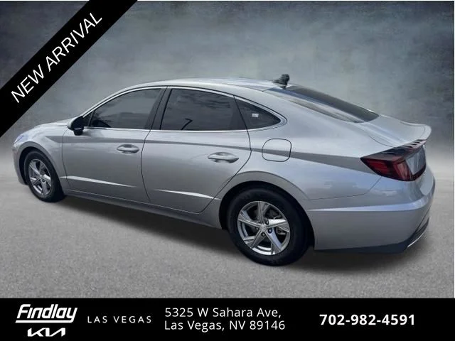Used 2021 Silver Hyundai SE image 2