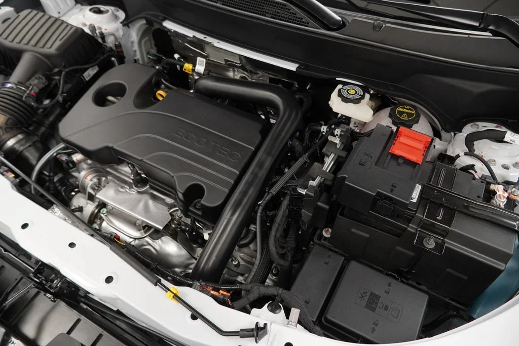 New 2027 Summit White Chevrolet LT image 39