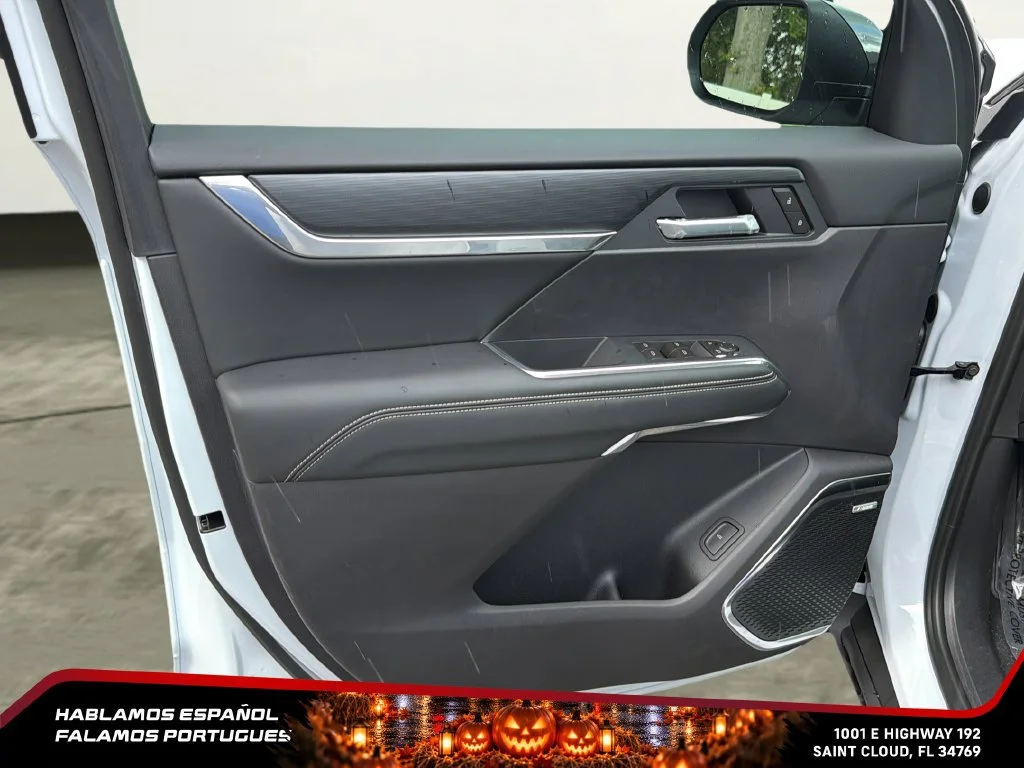 New 2026 Glacier White Tricoat GMC Elevation image 12