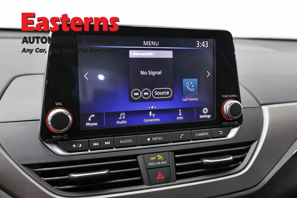 Used 2023 White Nissan 2.5 SR image 19