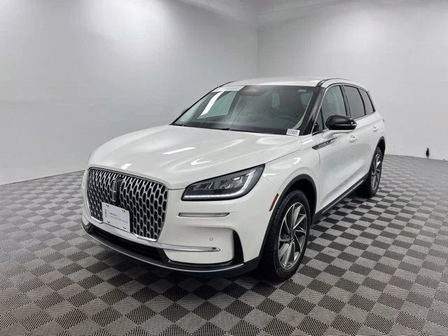 Used 2023 White Lincoln Standard image 2