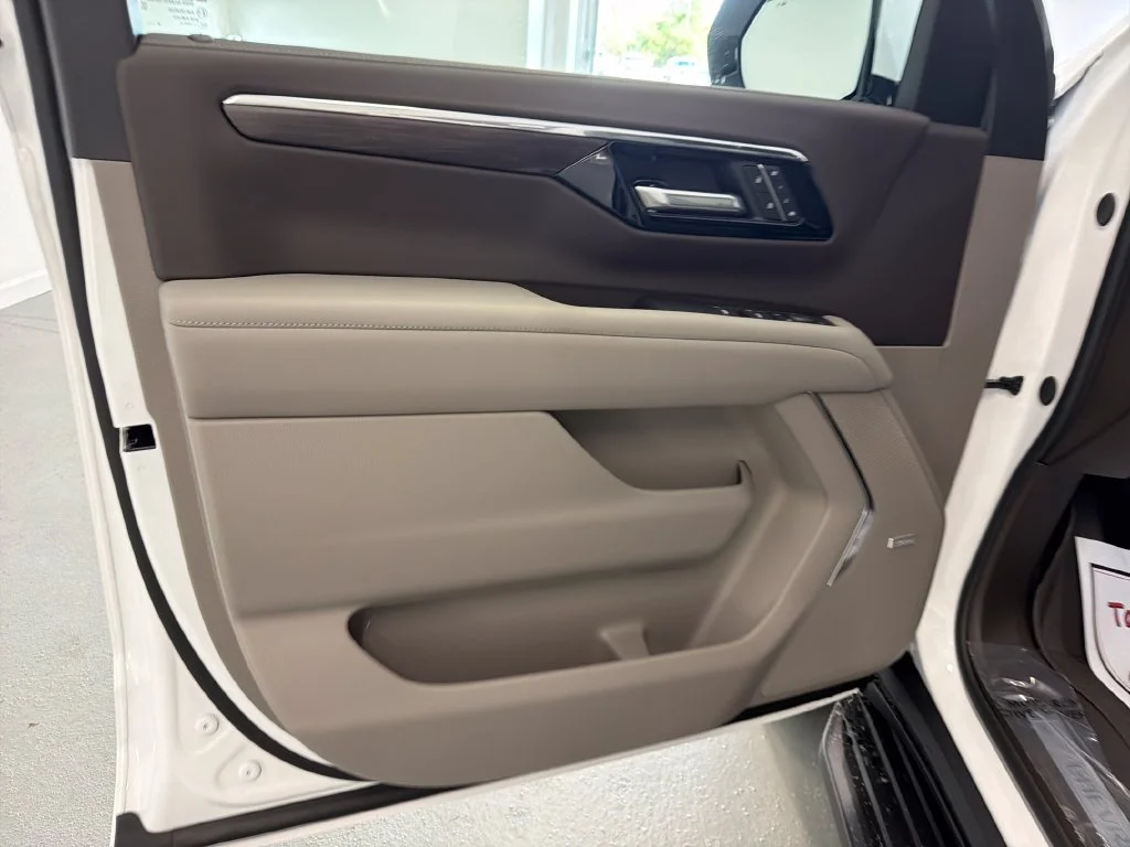 New 2027 Summit White Chevrolet LT image 12