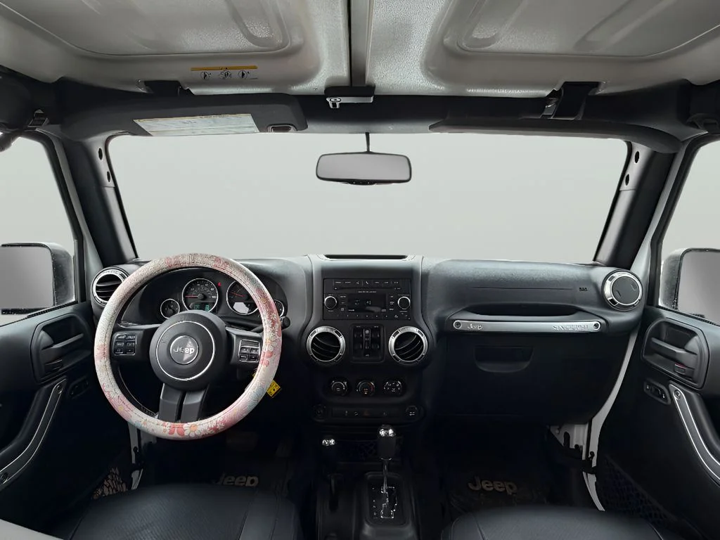 Used 2018 Bright White Clearcoat Jeep Sahara image 10